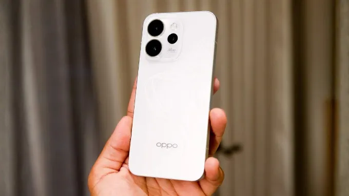 Trên OPPO Reno15 Pro Mini, OPPO đem đến một vẻ ngoài vô cùng nữ tính với chi tiết hình chiếc nơ độc đáo
