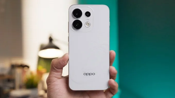 OPPO Reno16 Pro ngày càng tiệm cận với ngôn ngữ thiết kế tối giản của Apple