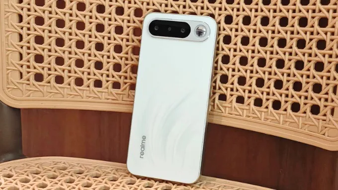 realme 16 5G tiêu chuẩn sở hữu kích thước tổng thể khá gọn gàng
