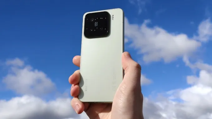 Xiaomi 15 tiếp tục theo đuổi xu hướng flagship nhỏ gọn