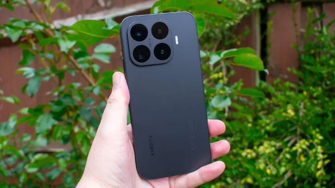 Xiaomi 17T được thu gọn xuống còn 157.6 x 75.2 x 8.2 mm