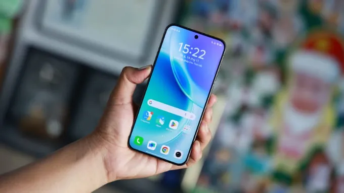 Vivo X300 sử dụng màn hình AMOLED 6.31 inch với độ phân giải 1216 x 2640 pixel