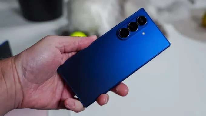 Galaxy Z Fold 7 là mẫu điện thoại gập mỏng và nhẹ nhất mà Samsung từng ra mắt
