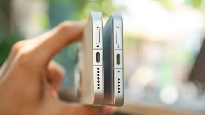 So sánh vivo X300 Ultra vs Xiaomi 17 Ultra về pin