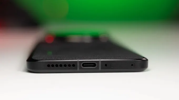 Pin là điểm khác biệt khi so sánh Xiaomi 14 Ultra và Xiaomi 13 Ultra