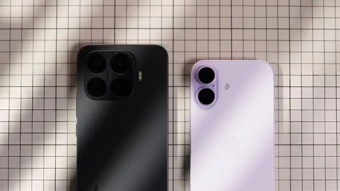 Ở hạng mục camera, 2 mẫu máy mang đến hai triết lý hoàn toàn khác nhau