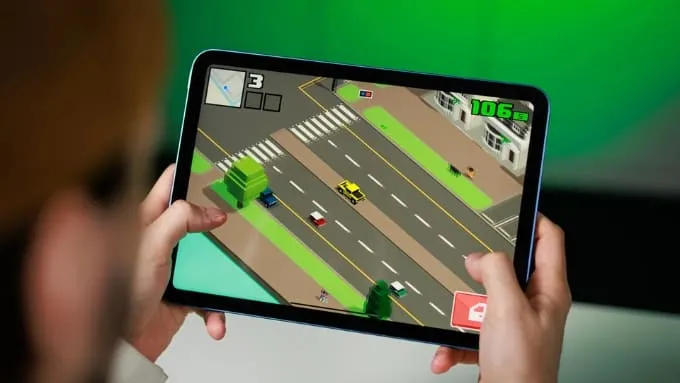 iPad A16 sử dụng chip A16 Bionic (4nm) với CPU 5 lõi và GPU 4 lõi, kết hợp 6GB RAM