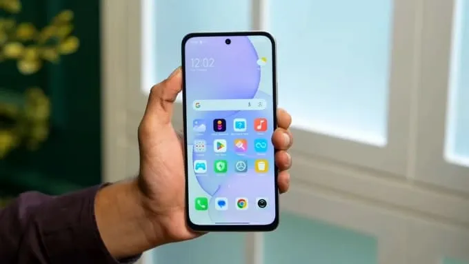 Xiaomi Redmi 15 5G chiếm ưu thế rõ rệt nhờ độ phân giải cao và tần số quét 144Hz