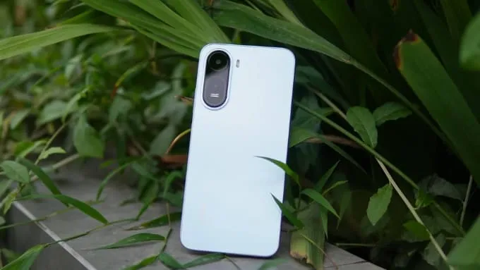 Redmi A7 Pro có kích thước 171.56 x 79.47 x 8.15mm