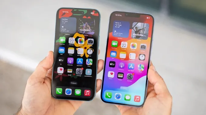 Cả hai điện thoại cùng đi kèm với tấm nền màn hình OLED kích thước lớn 6.7 inch