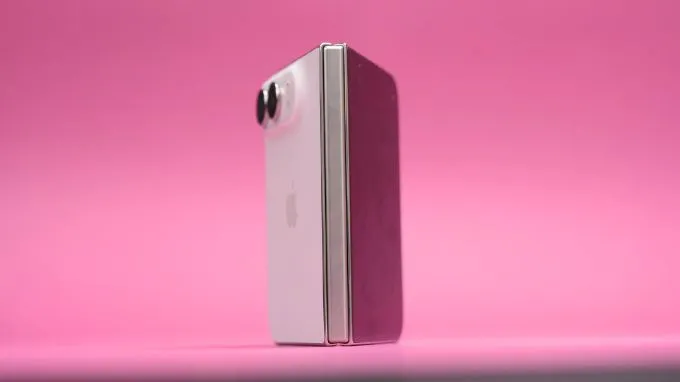 Bản lề là thành phần quan trọng trong thiết kế iPhone Duo