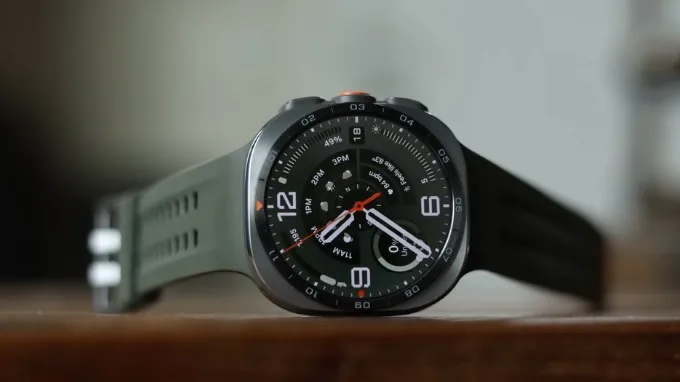 Galaxy Watch Ultra2 sử dụng vỏ Titanium kết hợp kính Sapphire Crystal