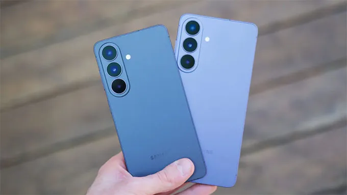 Thiết kế và kích thước: Galaxy S26 gọn nhẹ, Galaxy S26 Plus đầm tay