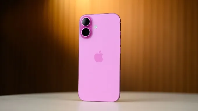 Ở chiều ngược lại, iPhone 16 lại ghi điểm nhờ sự nhỏ gọn