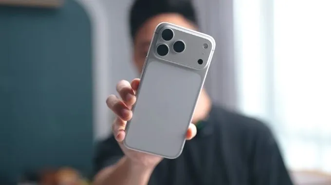 iPhone 17 Pro Max vẫn giữ ngôn ngữ thiết kế đặc trưng của Apple