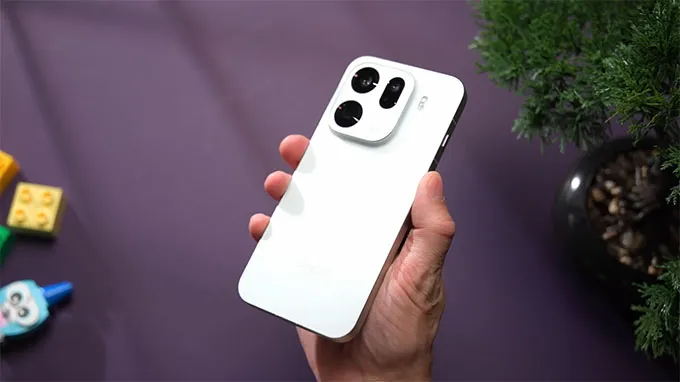 OPPO Find X9 Pro dài tới 161,26 mm, ngang 76,46 mm, dày 8,25 mm