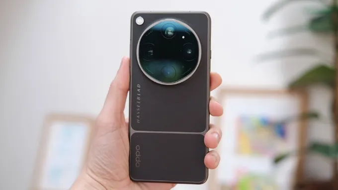 OPPO Find X9 Ultra có kích thước tổng thể 163.2 x 77.0 x 8.7 mm