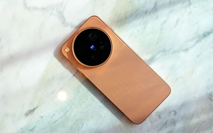 Vivo X500 Pro nặng 192–197g và dày 7,95–8,12mm