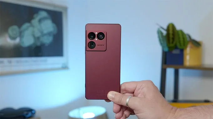 Sony Xperia 1 VIII với thiết kế cụm camera vuông mới