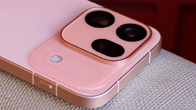 Hệ thống camera sau của OPPO Find X10 gồm camera chính 200MP