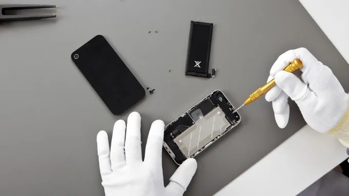 Tiêu chí chọn địa chỉ thay pin iPhone lấy liền uy tín