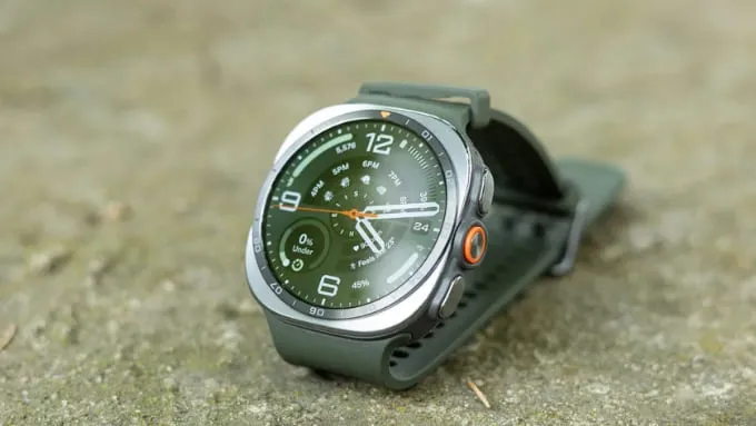 Galaxy Watch Ultra2 là thế hệ smartwatch cao cấp mới nhất của Samsung