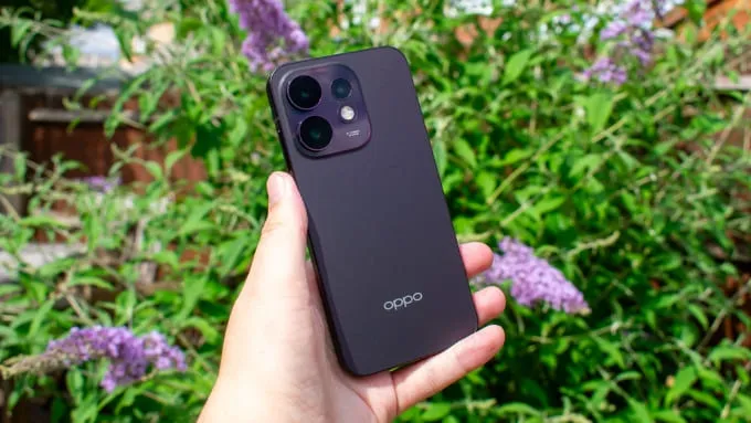 OPPO Reno16 thuộc dòng Reno, hướng đến người dùng yêu thích smartphone có thiết kế gọn nhẹ
