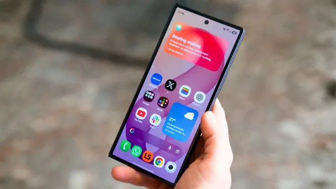 Màn hình phụ tỷ lệ vàng, tối ưu hóa mọi thao tác nhanh