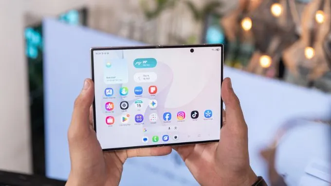 Trải nghiệm sử dụng Galaxy Z Fold8 khi mở