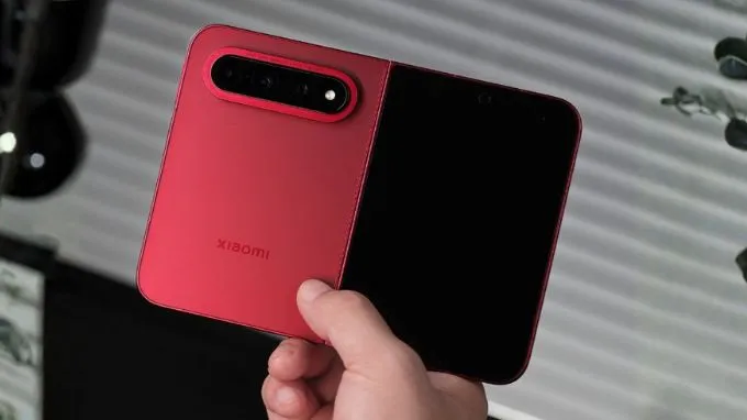 Dung lượng pin và sạc trên Xiaomi 18 Fold