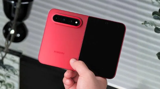 Xiaomi 18 Fold sở hữu màn hình ngoài 5.38 inch và màn hình trong 7.58 inch