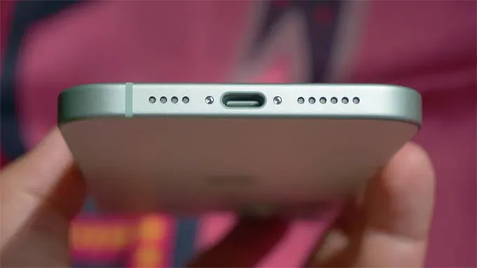 iPhone 15 Plus: xem video lên tới khoảng 26 giờ.