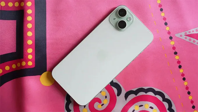 iPhone 15 Plus với các tùy chọn màu Đen, Xanh Dương, Xanh Lá, Vàng, Hồng.