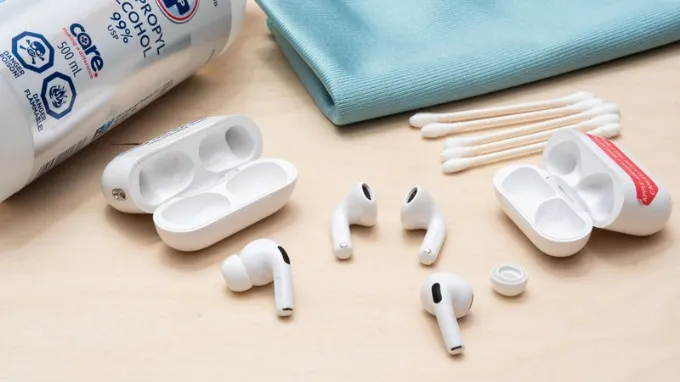 Vệ sinh AirPods thường xuyên